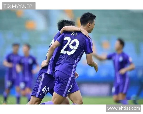 巴顿突破传中助力球队逆转胜利展现出色团队配合与个人能力 巴顿突破传中助力球队逆转胜利展现出色团队配合与个人能力